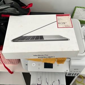 Mac Book Pro Please see photo